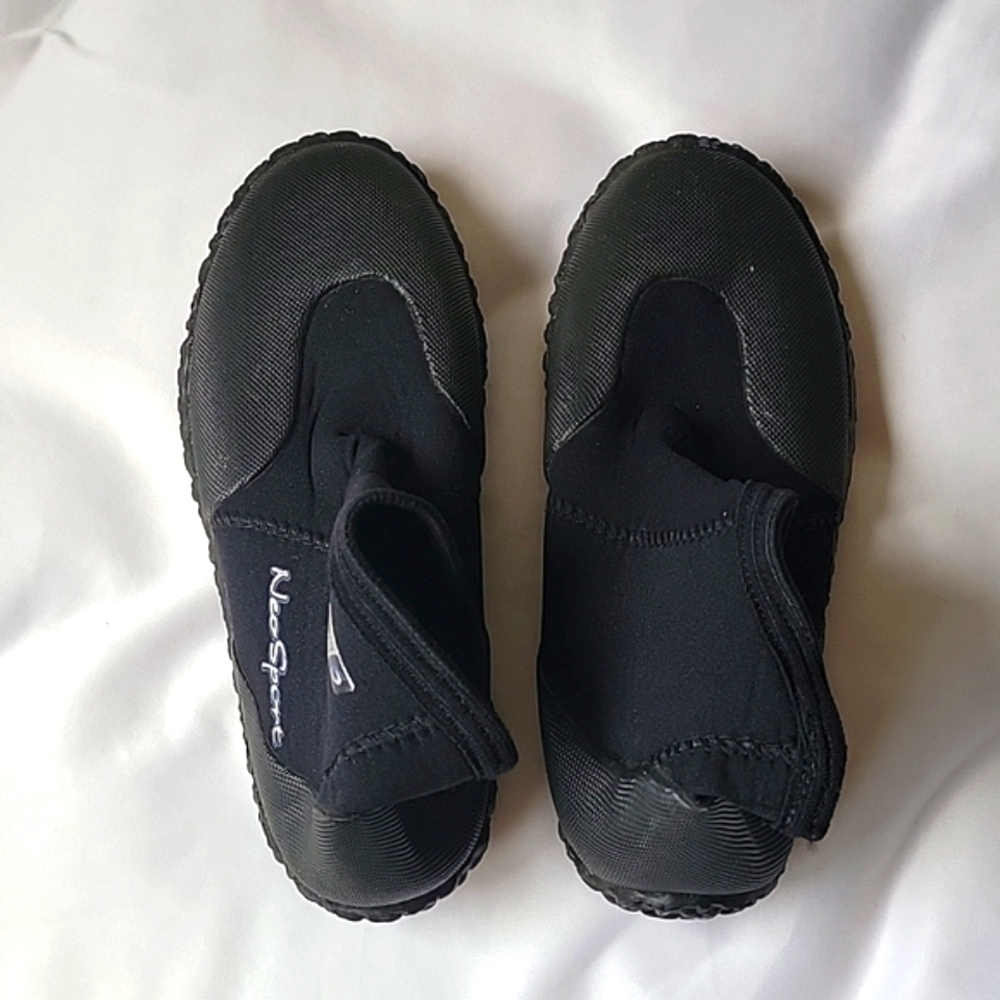 EUC NeoSport Neoprene 5mm Low Top Pull On Boot- Water Surfing Shoes